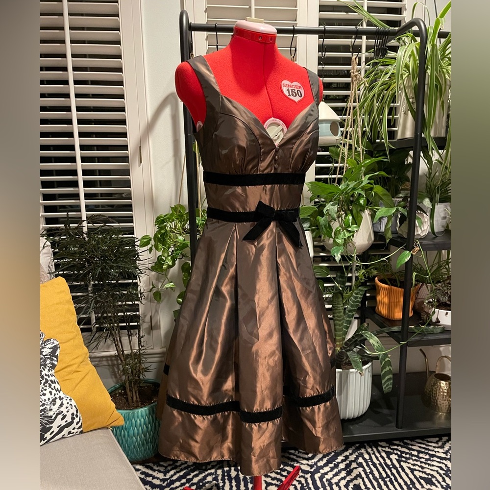 Max and Cleo Retro Brown A-line